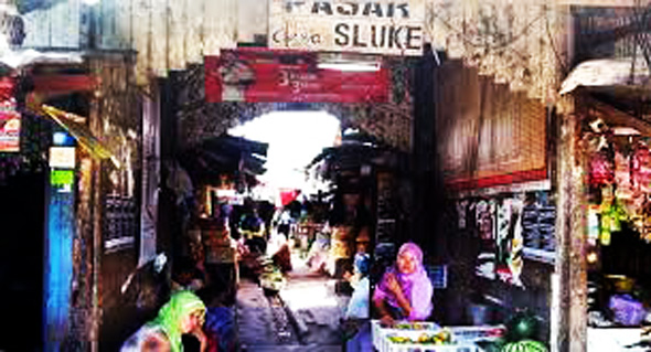 Pasar Desa Sluke Kecamatan Sluke. (Foto:Rif)