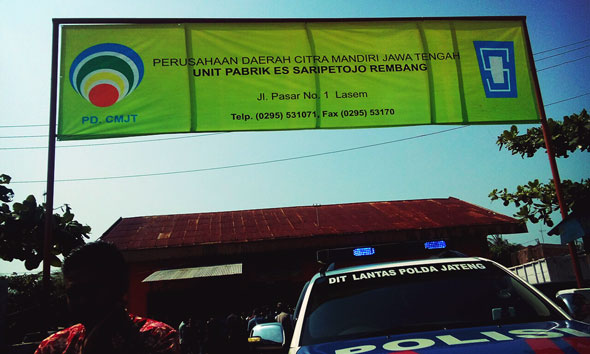 Saripetojo Rembang Dikepung Pabrik Es Pesaing