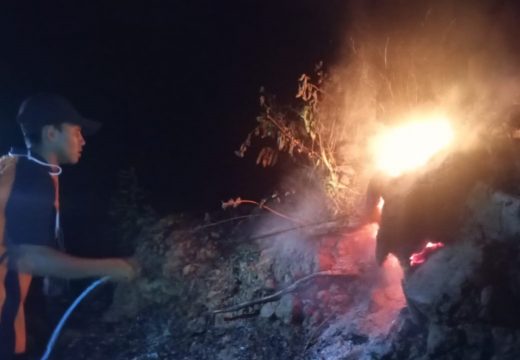 Memasuki Kemarau, Lereng Gunung Bugel Kembali Terbakar