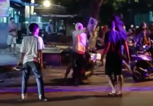 Massa Tong-tong Klek di Rembang Bentrokan Saling Pukul