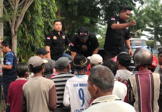 Rombongan Pajero PIF Muray Sebar Ratusan Sembako untuk Warga Rembang