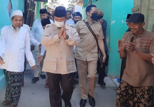 Menhan Prabowo Berkunjung ke Pondok Mbah Moen di Sarang