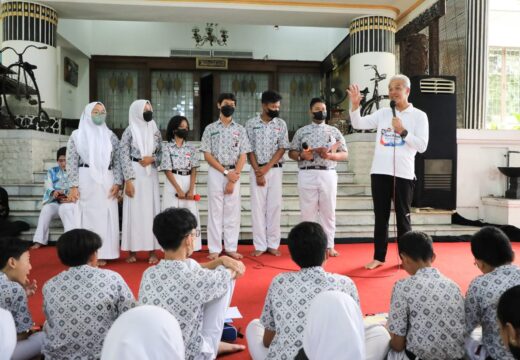 Siswa SMP Surakarta Unjuk Kebolehan di Rumdin Gubernur Jateng