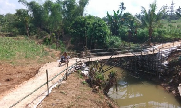 Darurat Beres, Warga Tegalgeneng Menanti Jembatan Permanen