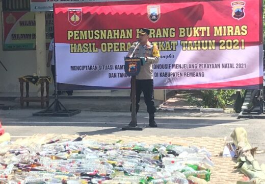 2.245 Botol Miras Hasil Sitaan Polres Rembang Dimusnahkan