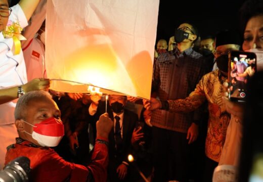 Intip Keseruan Penerbangan Lampion Peringati Trisuci Waisak di Borobudur